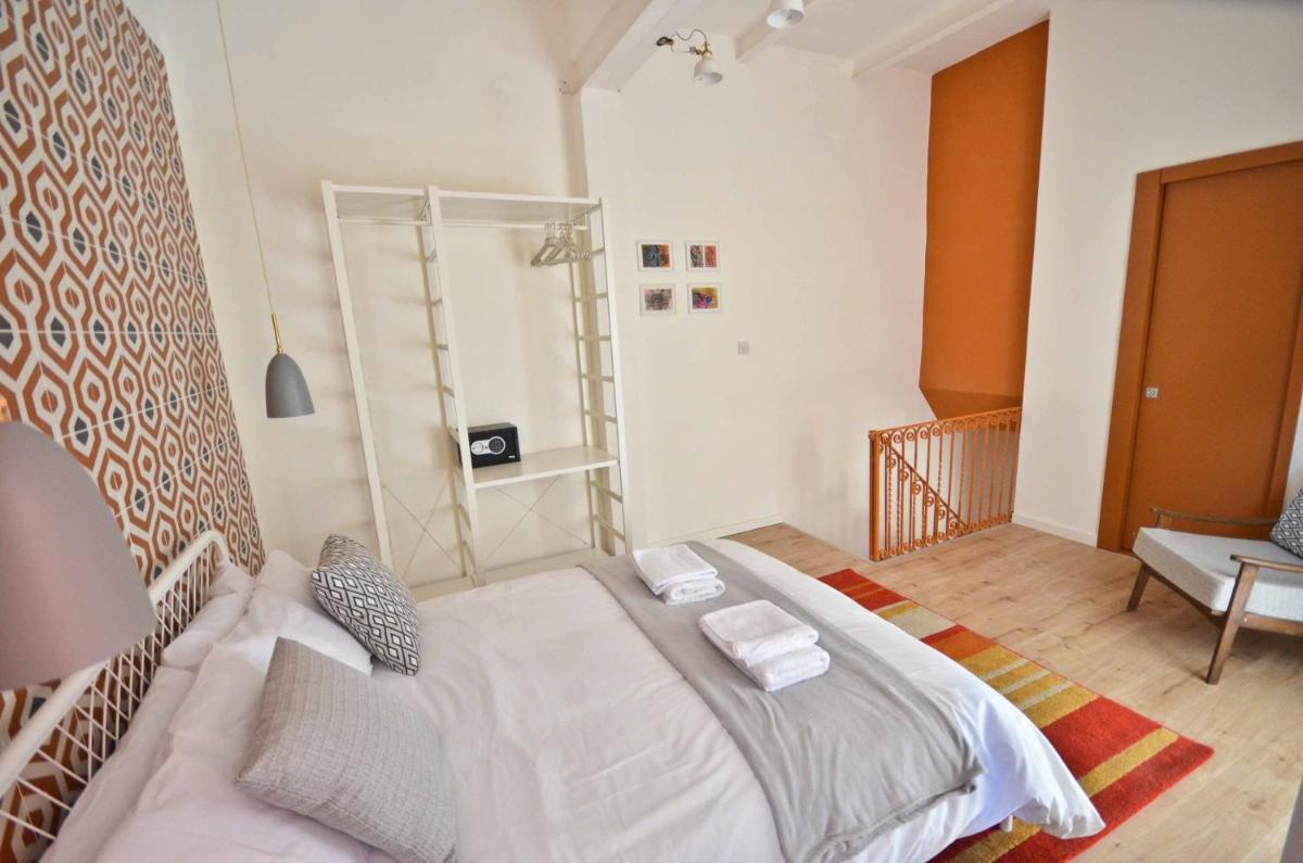 Eight Point Living 34B - Housity