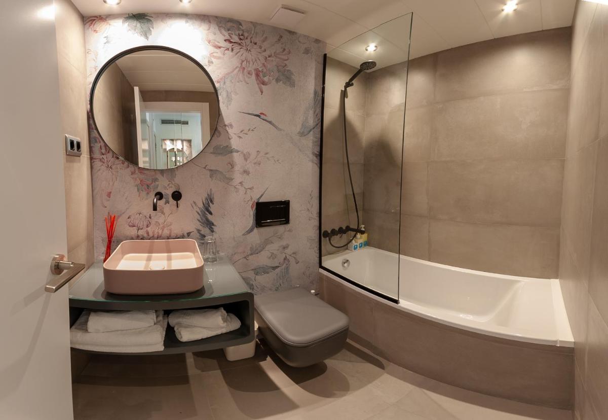 Apartamentos Porta Coeli - Housity