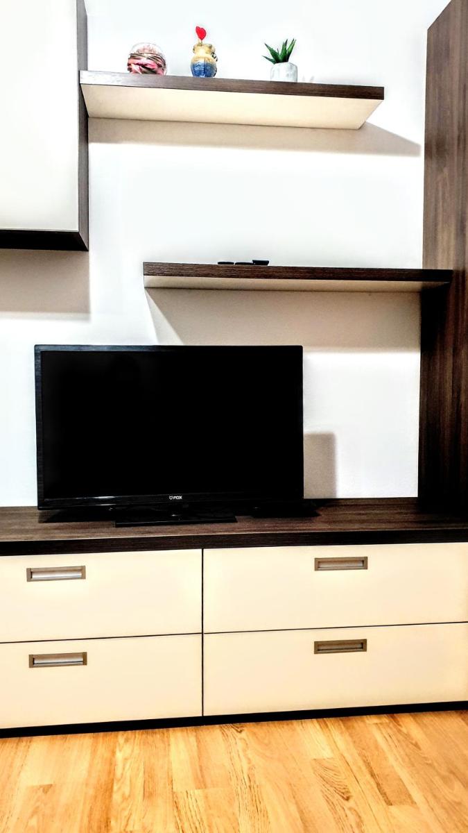 Apartment Near the Lakes - Housity