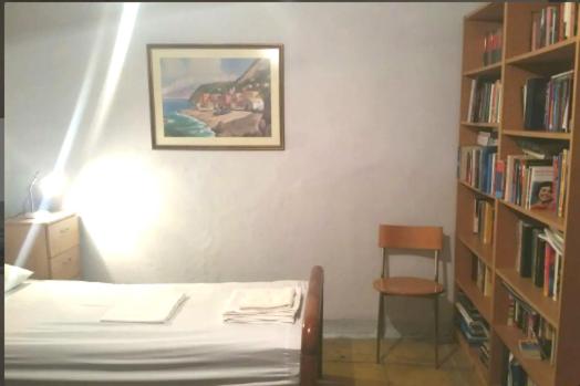 Communist style apartment - Housity