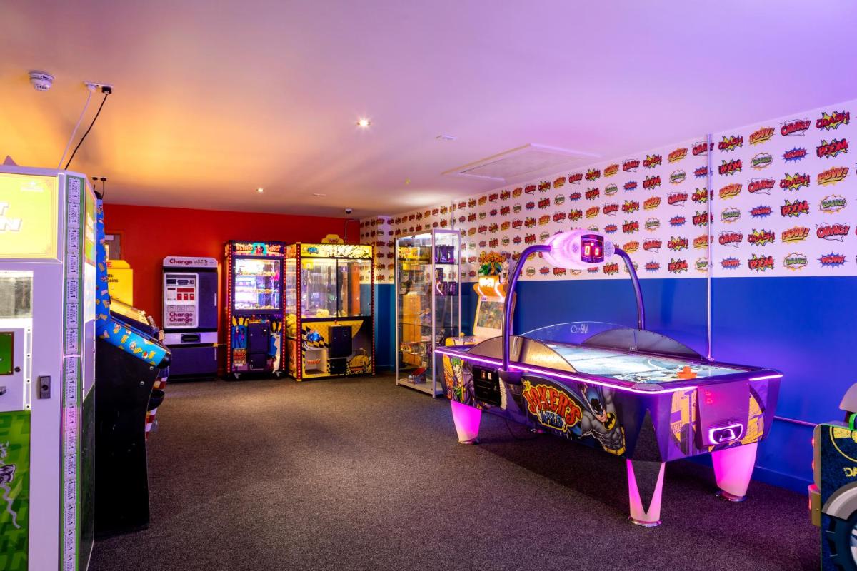 Camping Pods, Marlie Holiday Park - Housity