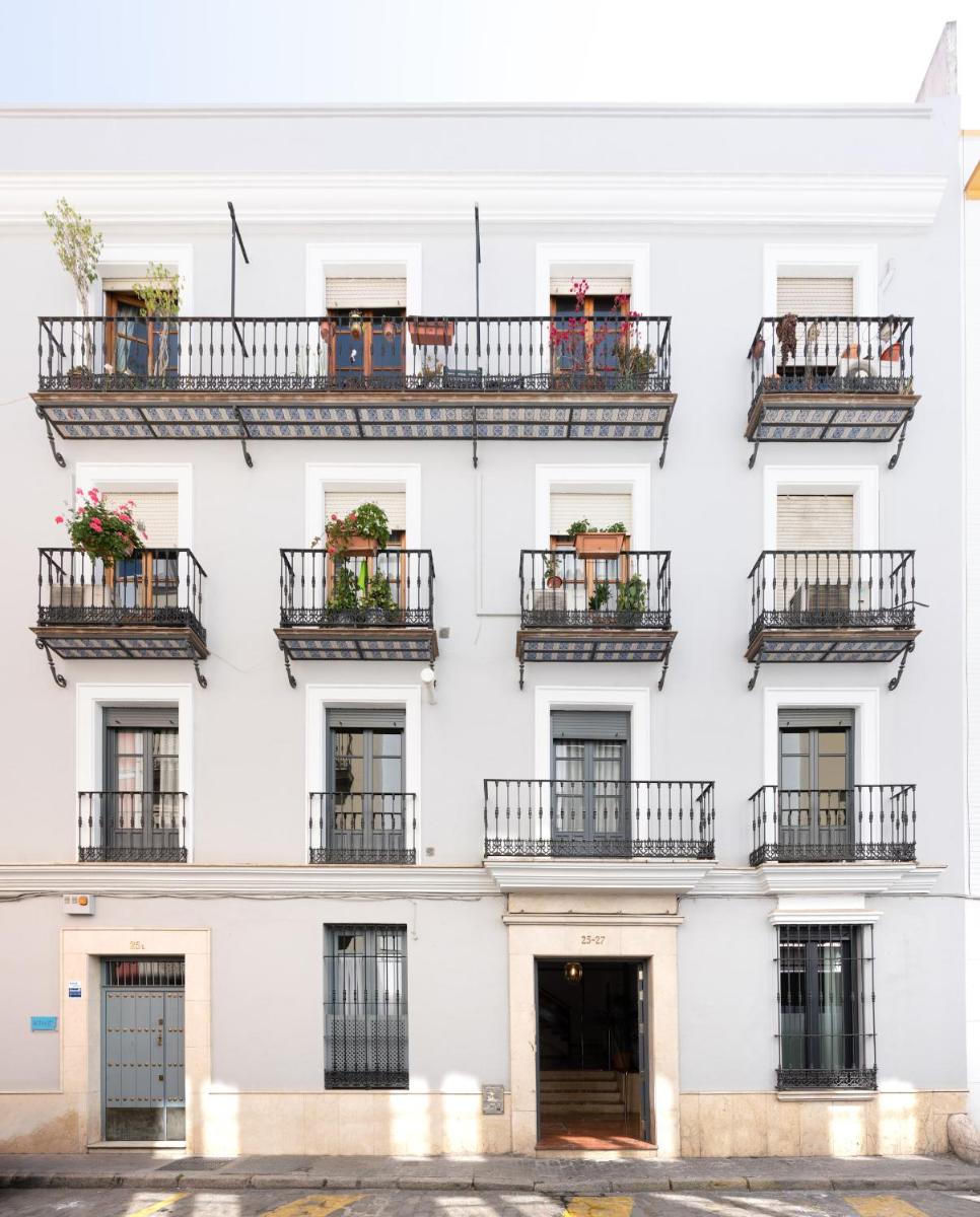 ELEVEN Apartments Real de la Carretería, by Homing U - Housity