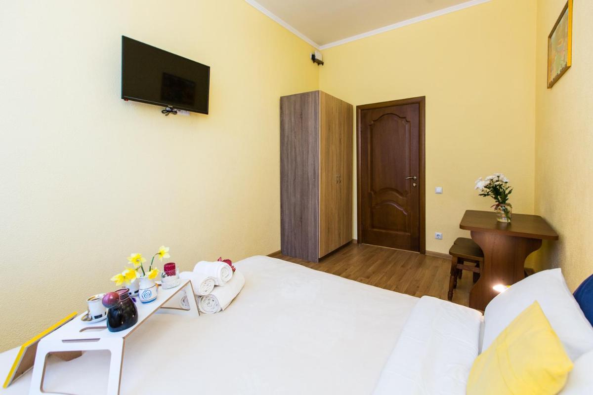 Suitetrails - Modern 2BR Apartment in Central Lviv