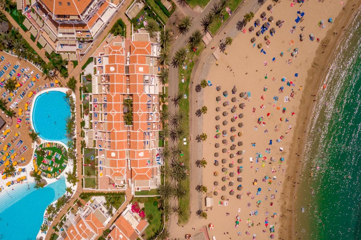 Playa de o cerca de este apartahotel