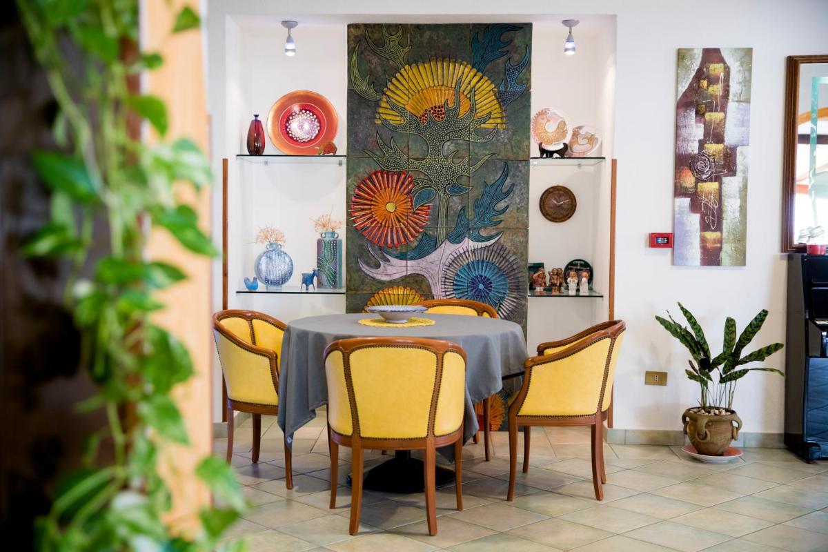 Hotel La Playa - Housity