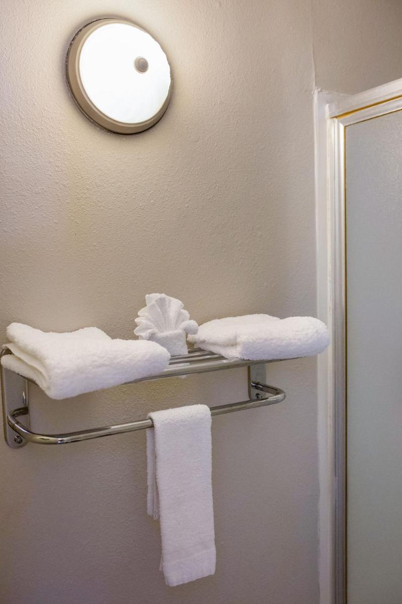 Harmony Inn and Suites - Housity
