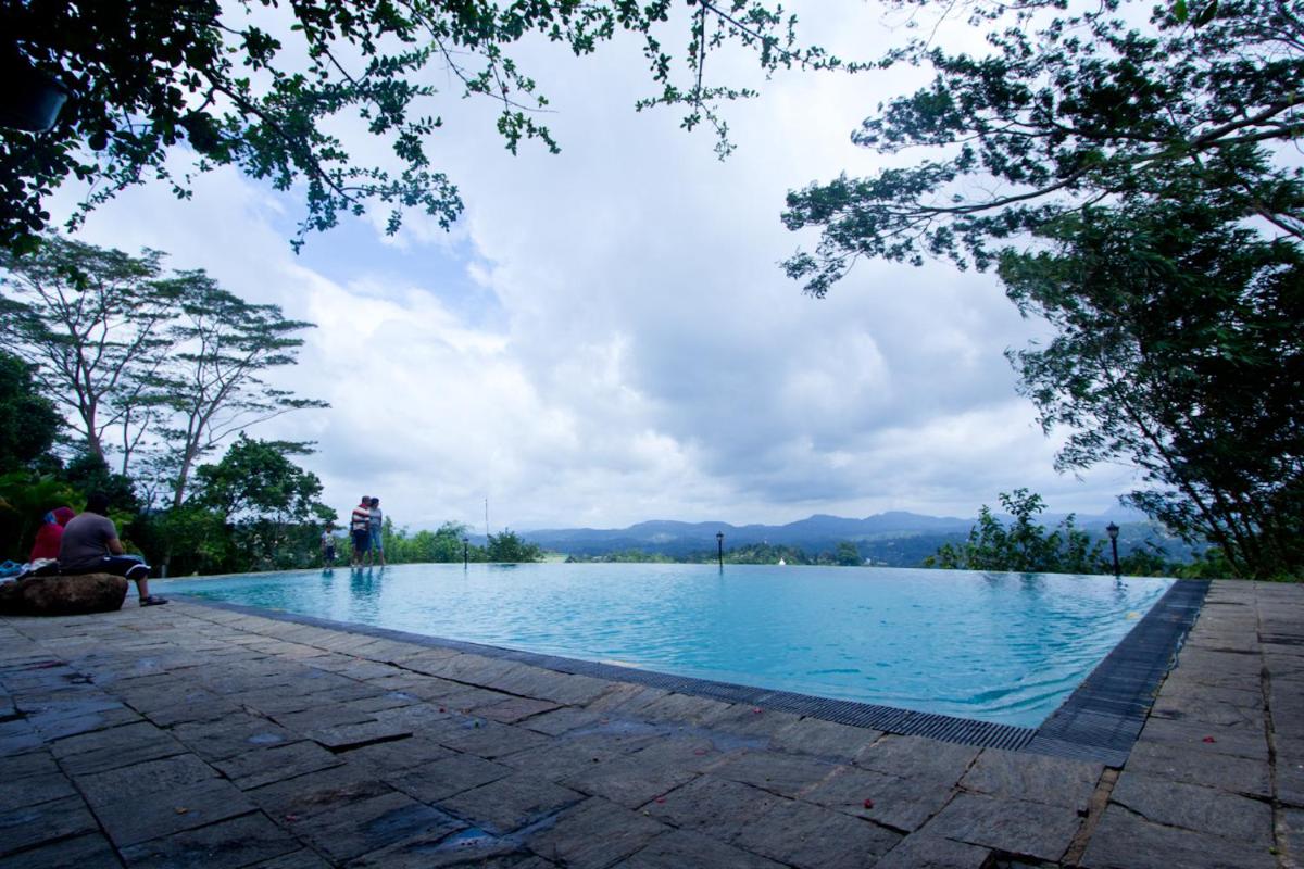 Suitetrails - Randholee Resort & Spa