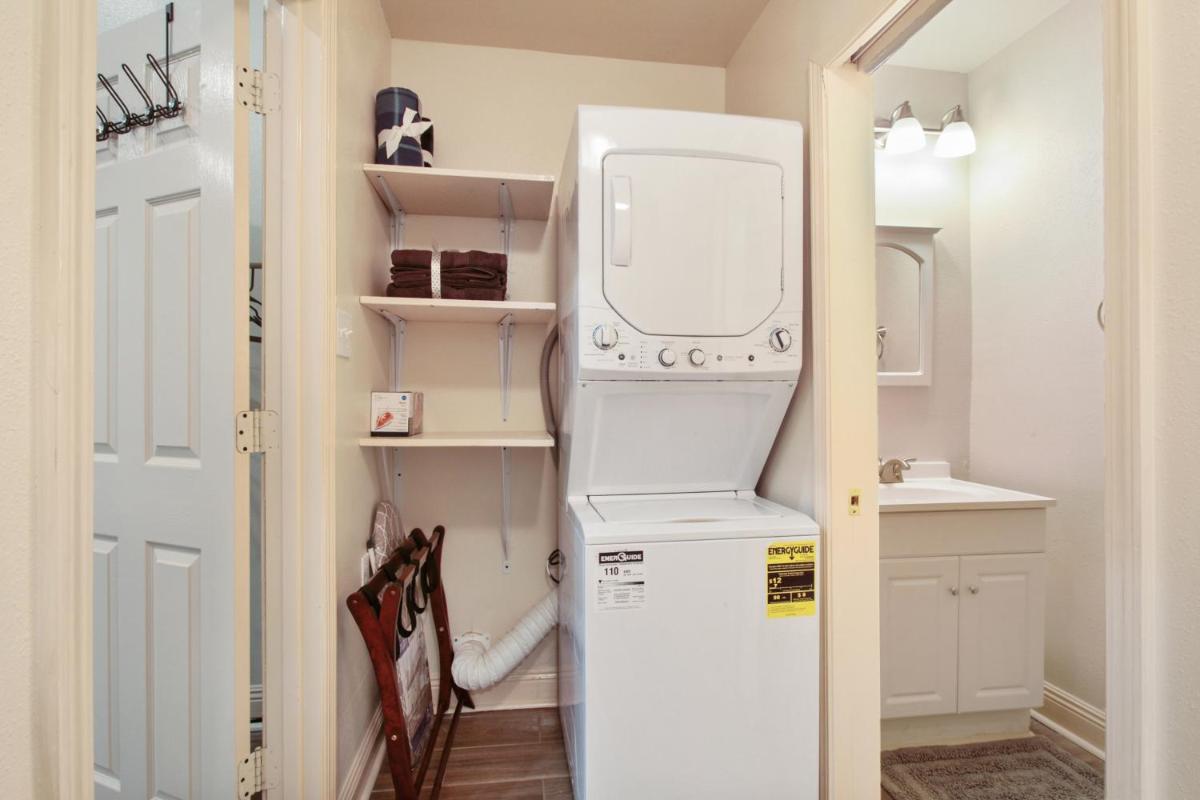 N Broad Studios - Housity