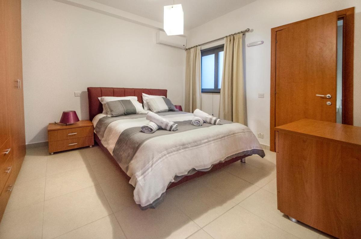 Modern Stylish Apartment - 2 Bedroom & 2 Bathroom Apartment - Spinola Bay, St Julians - Housity