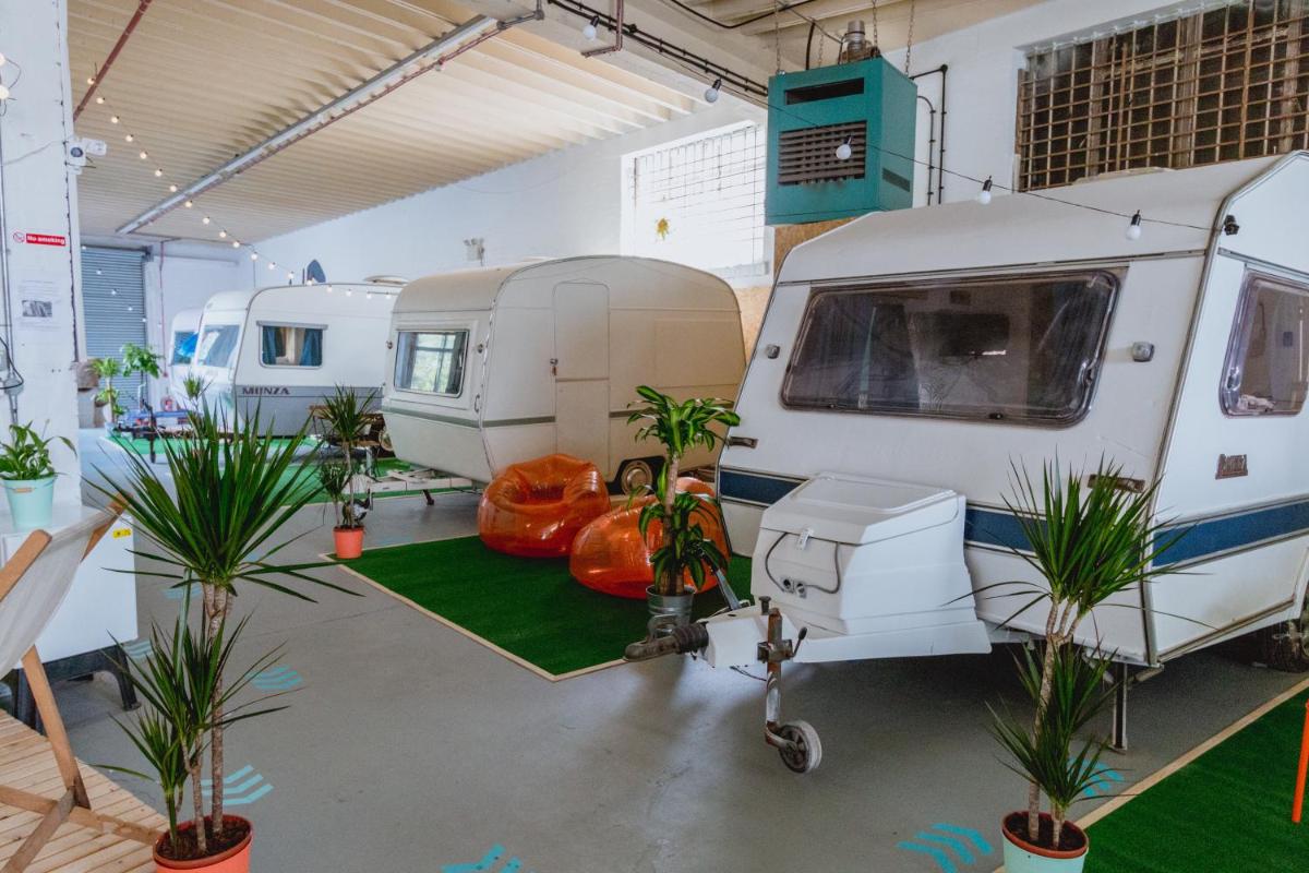 Towed Town Camping - Housity