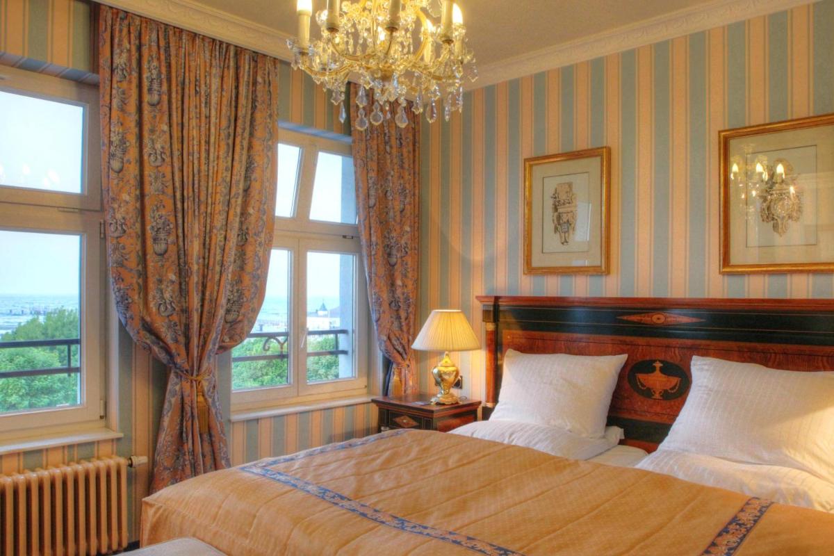 Ein Bett oder Betten in einem Zimmer der Unterkunft SEETELHOTEL Ahlbecker Hof das elegante Traditionshotel & ruhiger Rückzugsort an der Ostsee