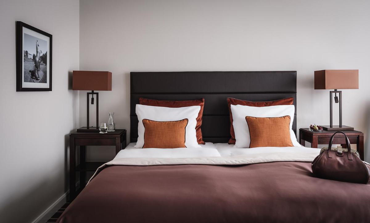 Ein Bett oder Betten in einem Zimmer der Unterkunft Althoff Hotel Fürstenhof