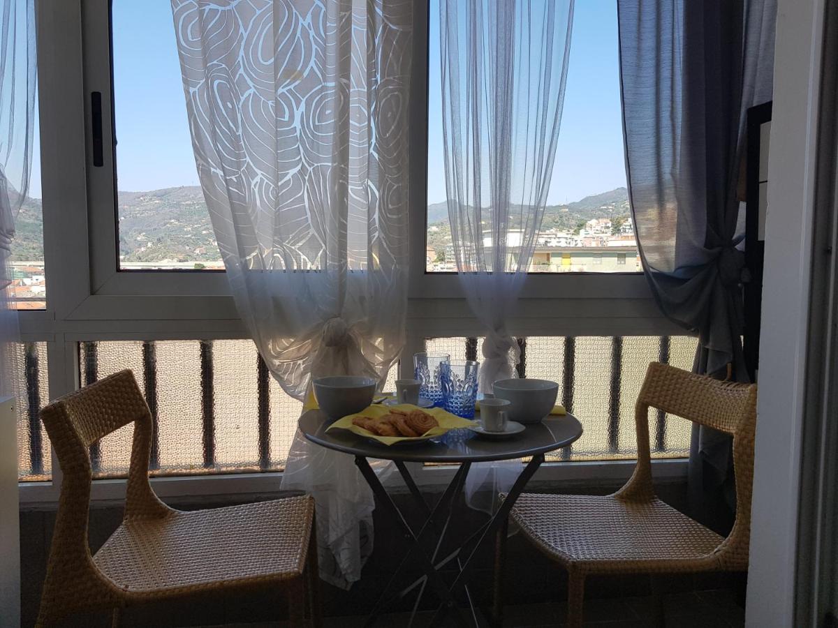 Romantica fuga con vista panoramica sulla città di Savona - Housity