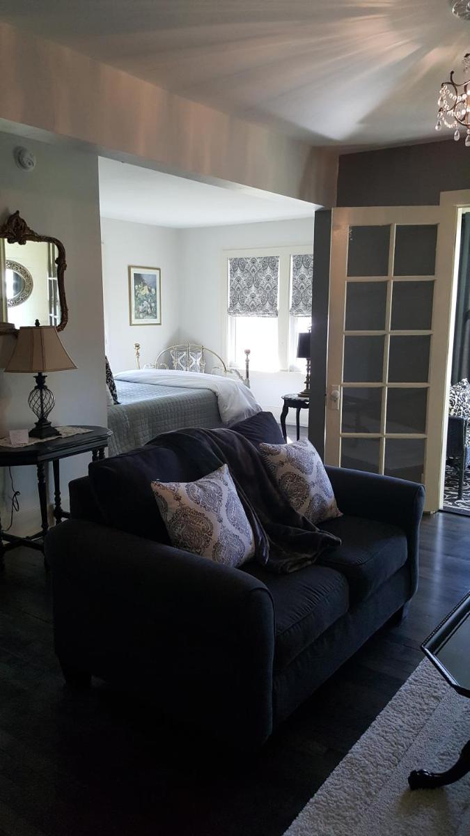 The Wanderlust Hotel - Housity