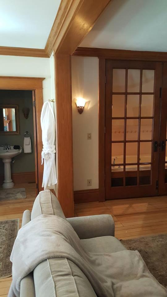 The Wanderlust Hotel - Housity