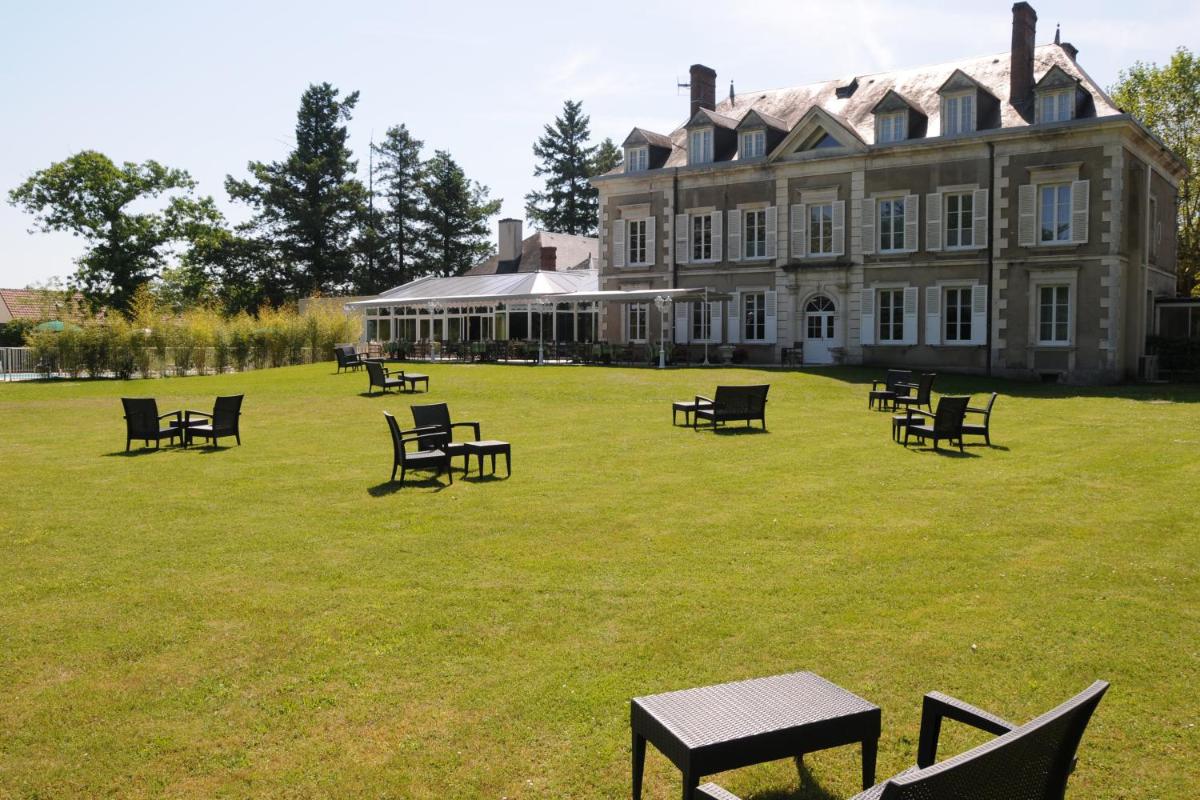 Logis Domaine De Valaudran - Housity