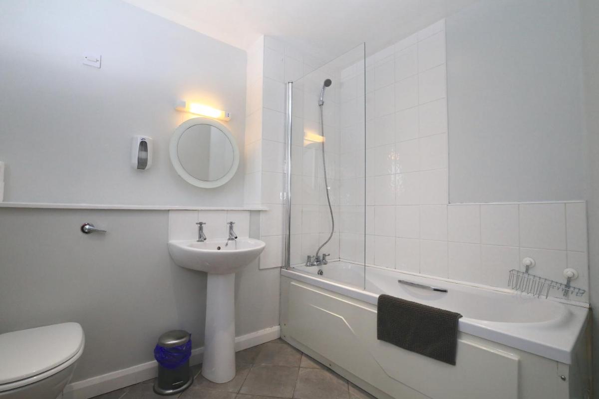 Library Square Penthouse - Housity