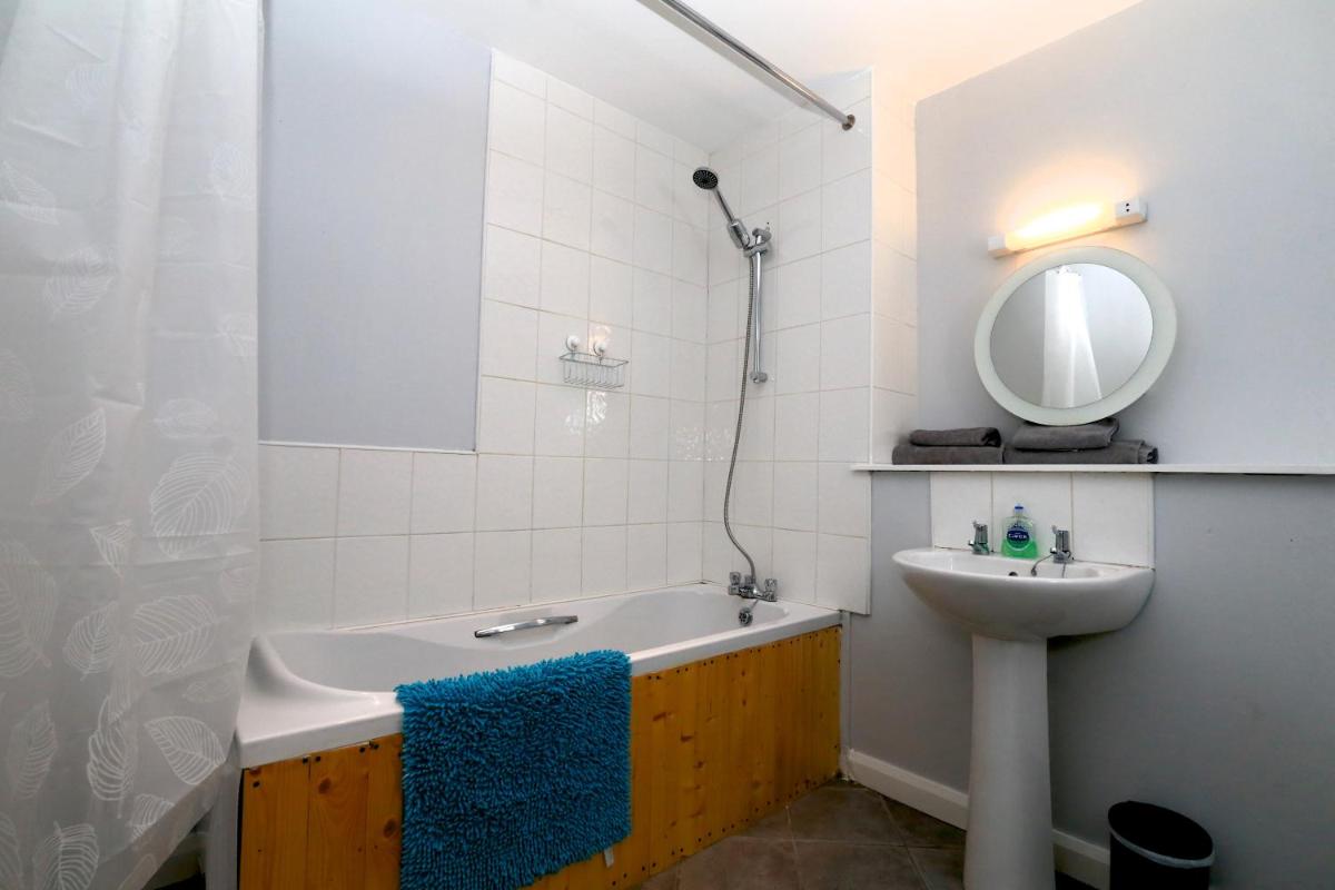 Library Square Penthouse - Housity
