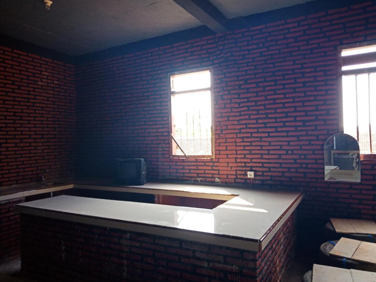 Cheap Inn Banyuwangi - Housity