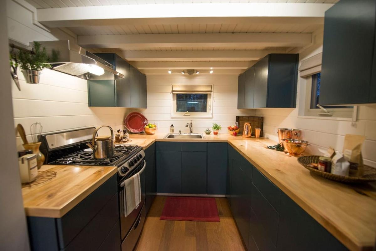 Montana Escape Elegant Tiny House in Waco Near Magnolia - Housity