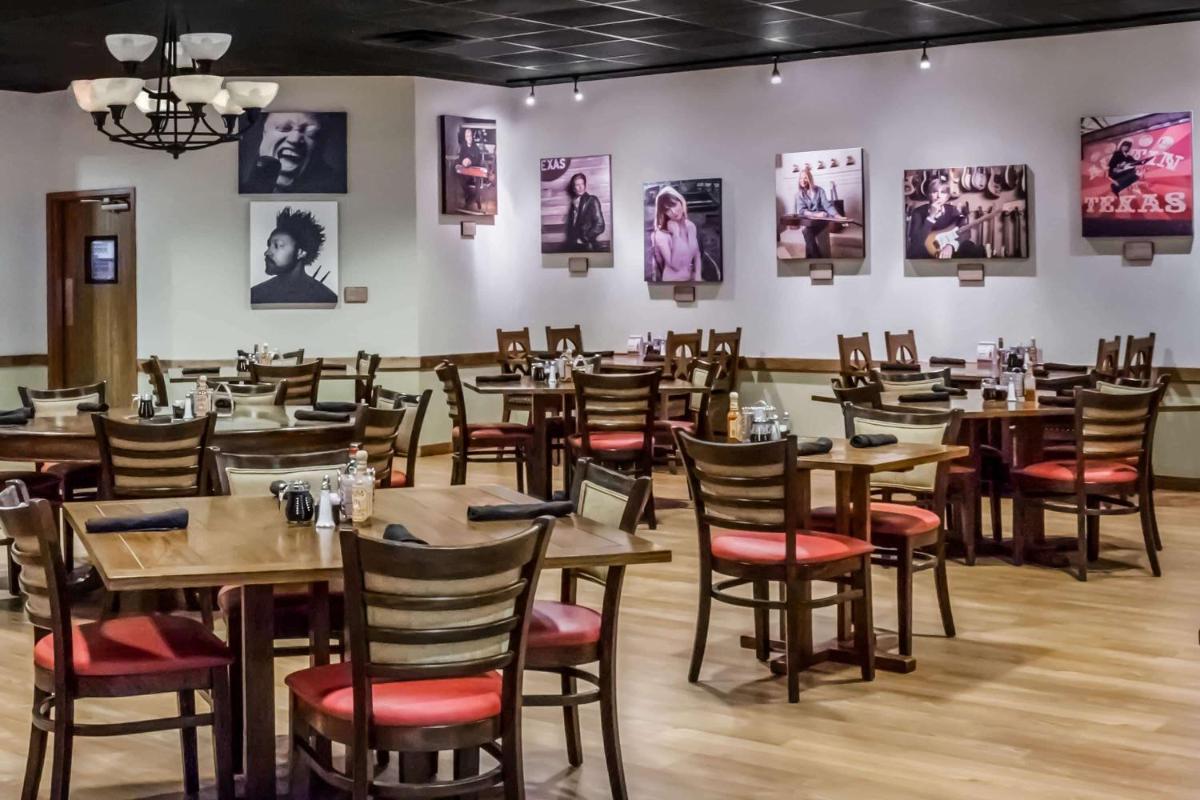 Wyndham Garden Hotel Austin - Housity