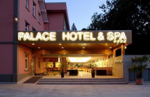 O edifício onde o hotel está situado