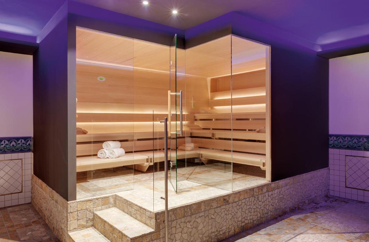Un baño de Steigenberger Hotel and Resort Camp de Mar