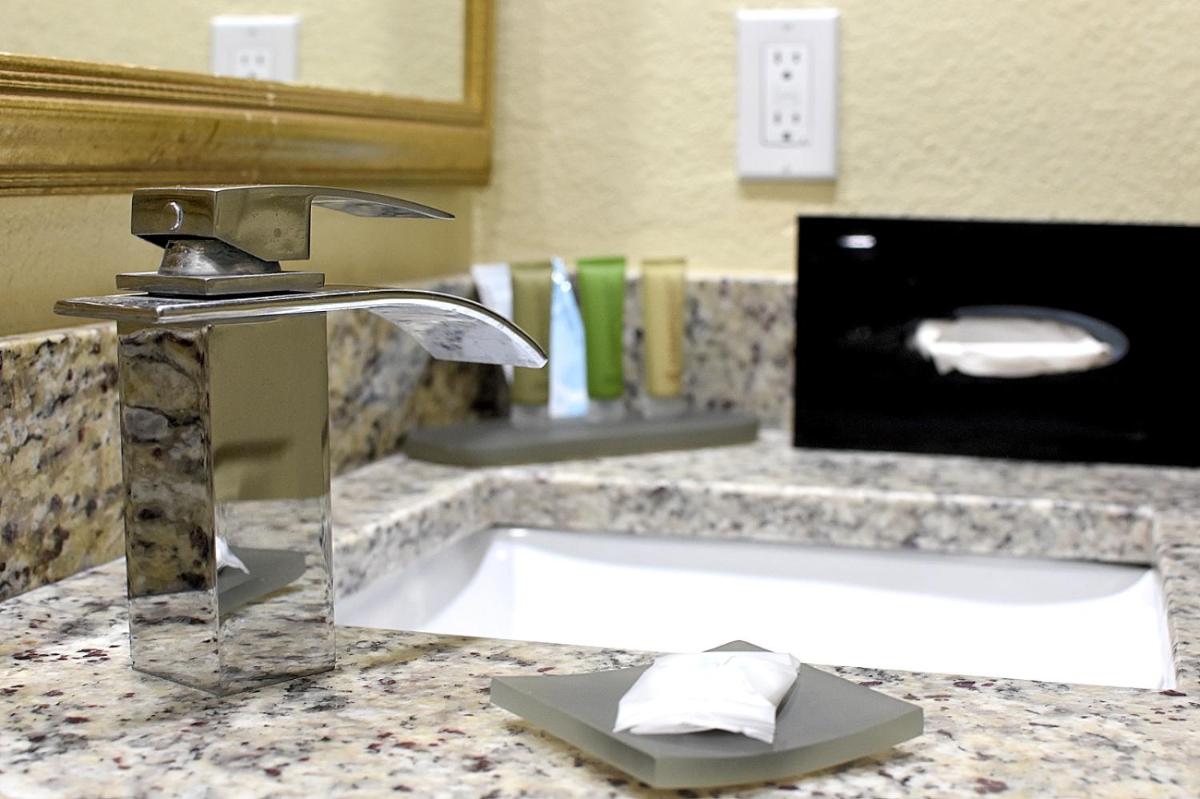 Punta Gorda Waterfront Hotel & Suites - Housity