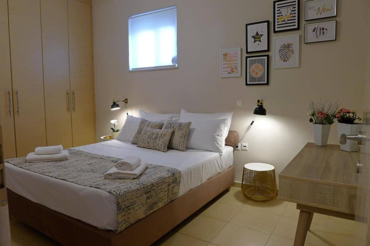 Maria & Manos Guest House, Agios Onoufrios beach - Housity