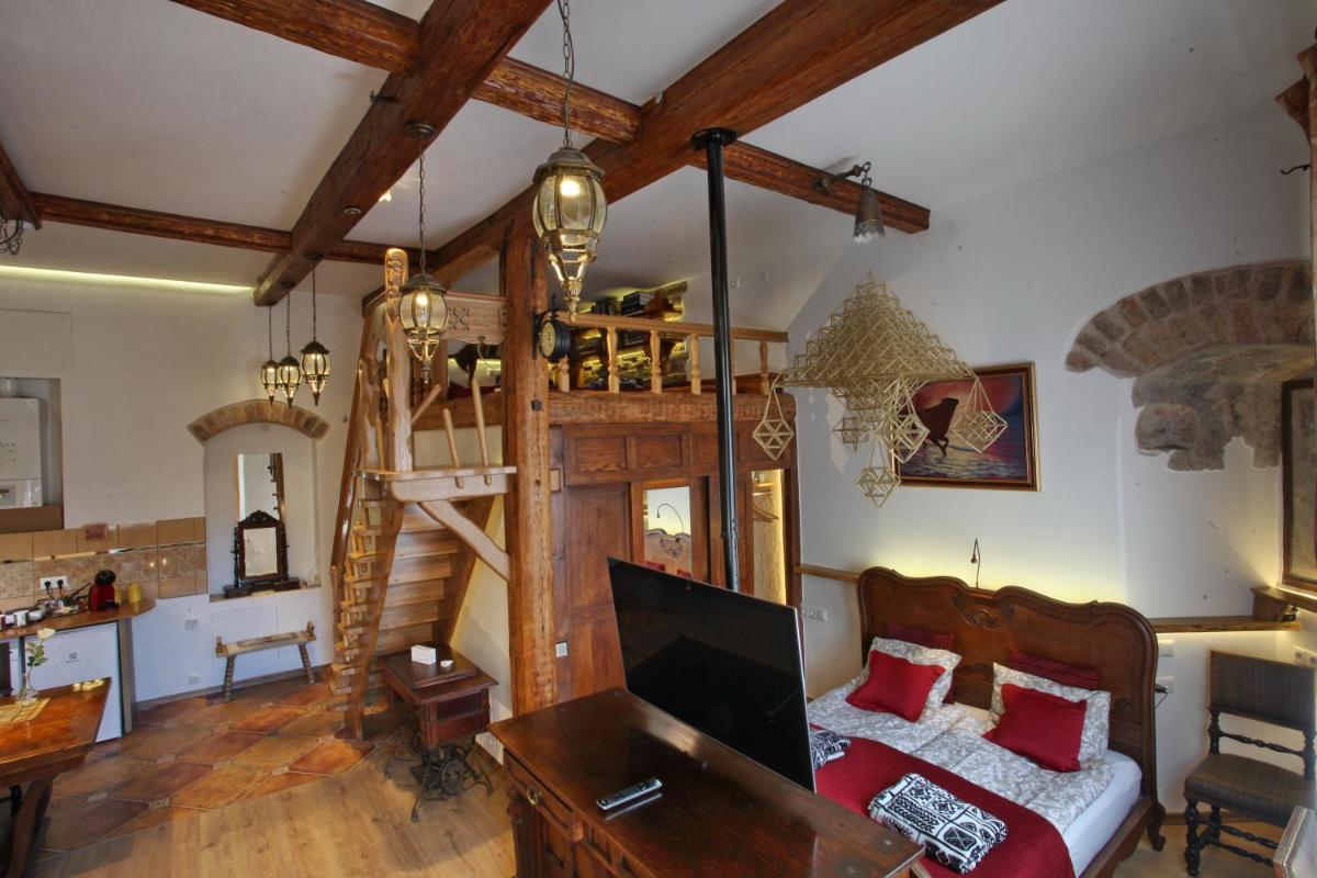 Vokiečių g. - Housity