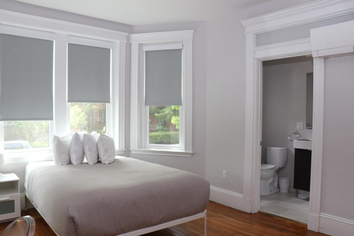 A Stylish Stay w/ a Queen Bed, Heated Floors.. #18 - Housity
