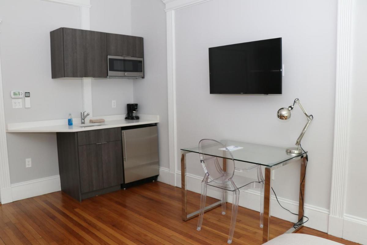 A Stylish Stay w/ a Queen Bed, Heated Floors.. #18 - Housity