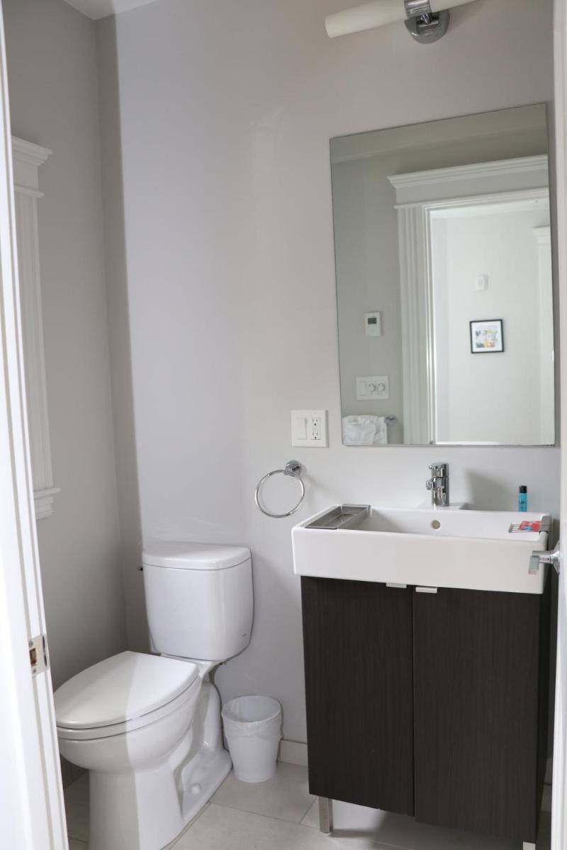 A Stylish Stay w/ a Queen Bed, Heated Floors.. #18 - Housity