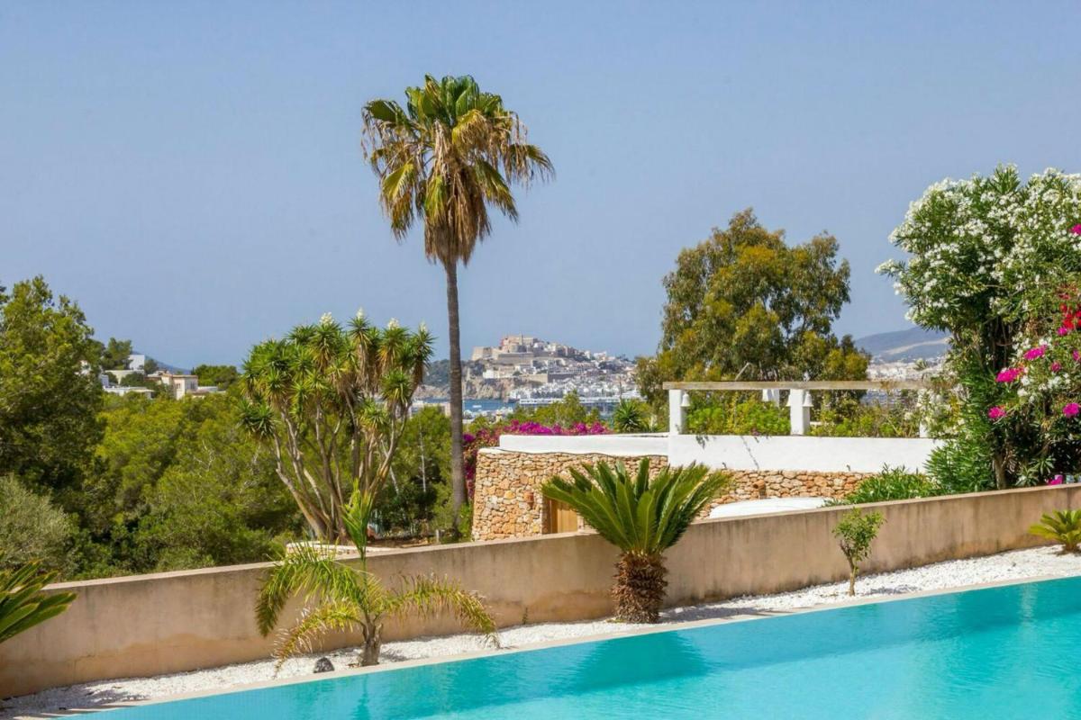 Can German - Minimalistic villa with panoramic sea views and Dalt Vila - Housity