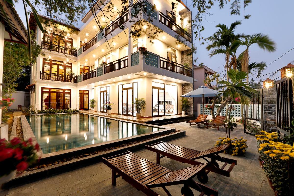 Tropical Garden & Pool Villa - Housity