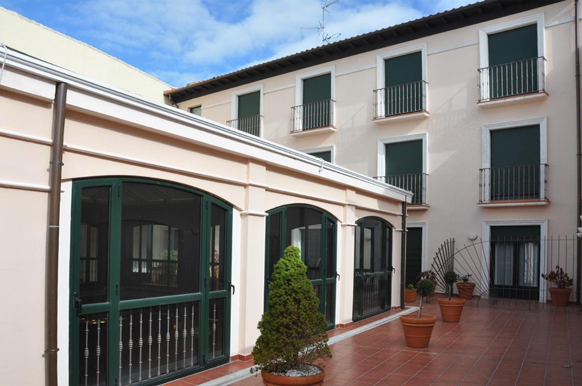 Hotel Las Cabañas - Housity