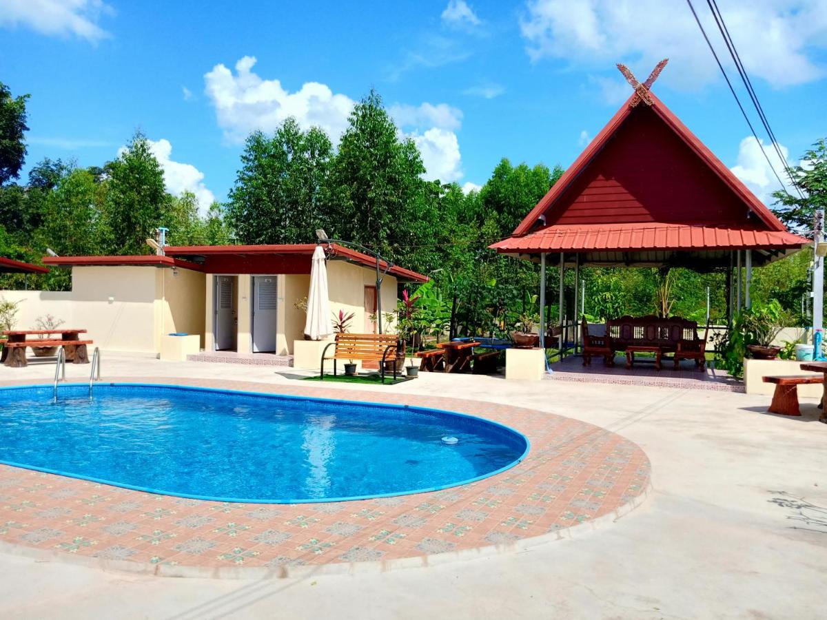 Private 2 bedroom villa with Swimming pool Tropical gardens Fast Wifi smart Tv - Housity