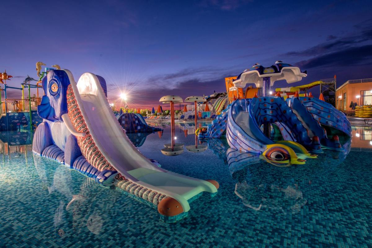 Caretta Beach Resort & WaterPark - Housity