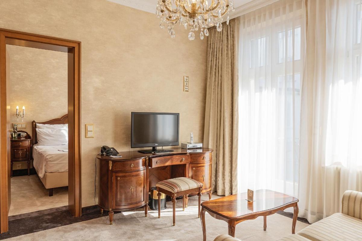 TV/Unterhaltungsangebot in der Unterkunft SEETELHOTEL Ahlbecker Hof das elegante Traditionshotel & ruhiger Rückzugsort an der Ostsee