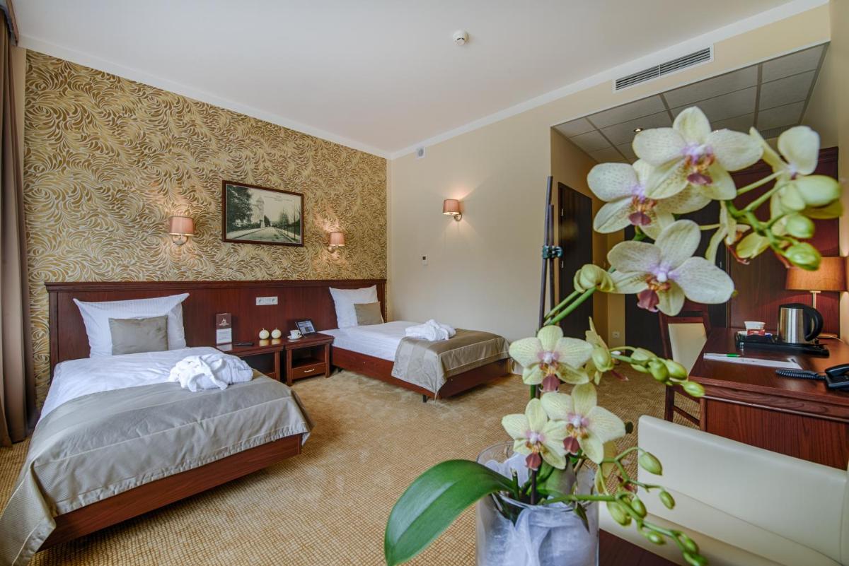 Hotel Trzebnica - Housity