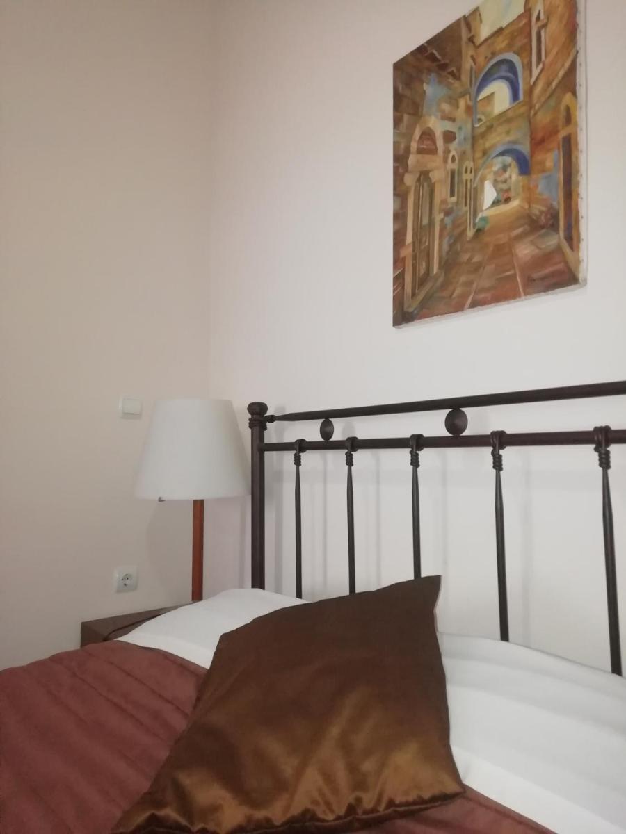 Mastic Point Studios - Housity