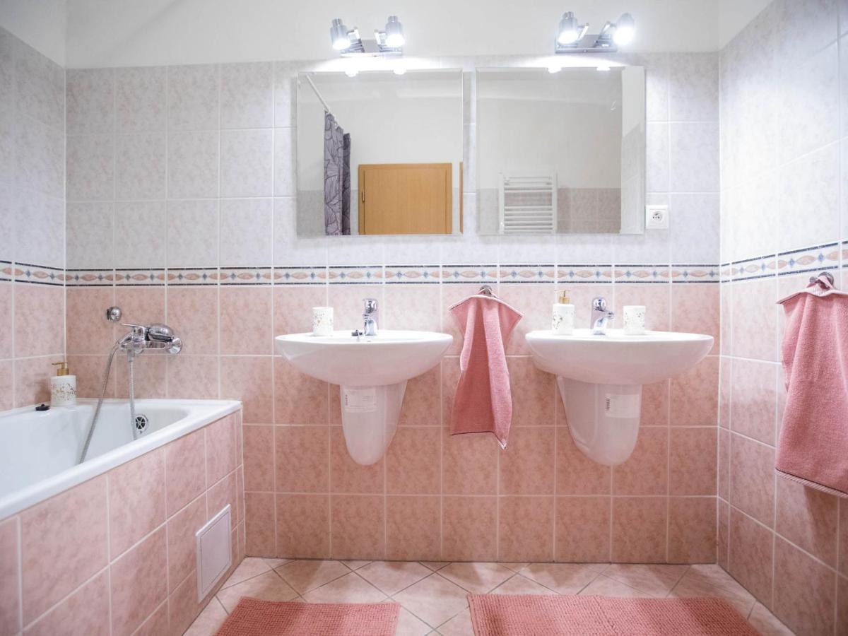 Suitetrails - Spacious Apartment in the Old Town of Bratislava