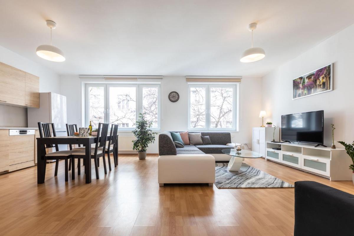 Suitetrails - Spacious Apartment in the Old Town of Bratislava