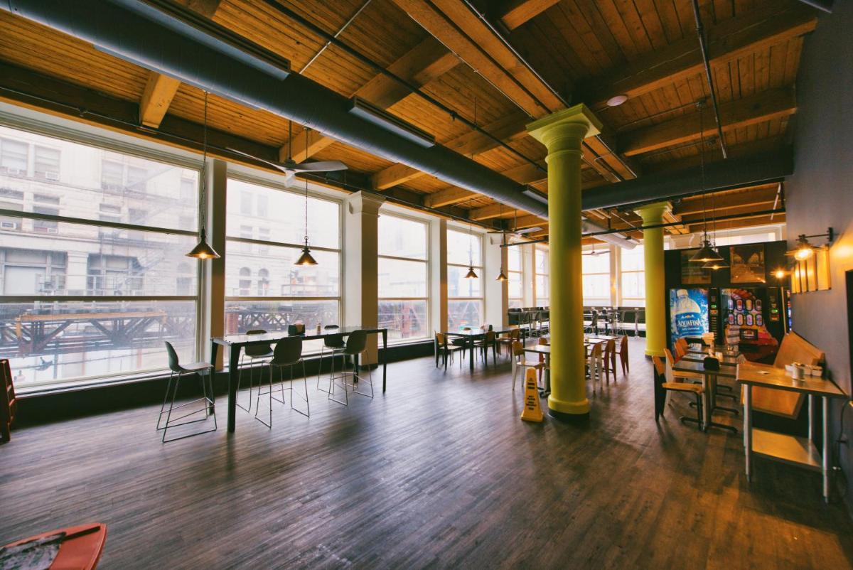 HI Chicago Hostel - Housity