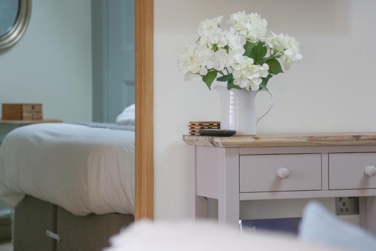 BARLEY - cosy stylish apartment - easy access to Bath and many nearby attractions - Housity