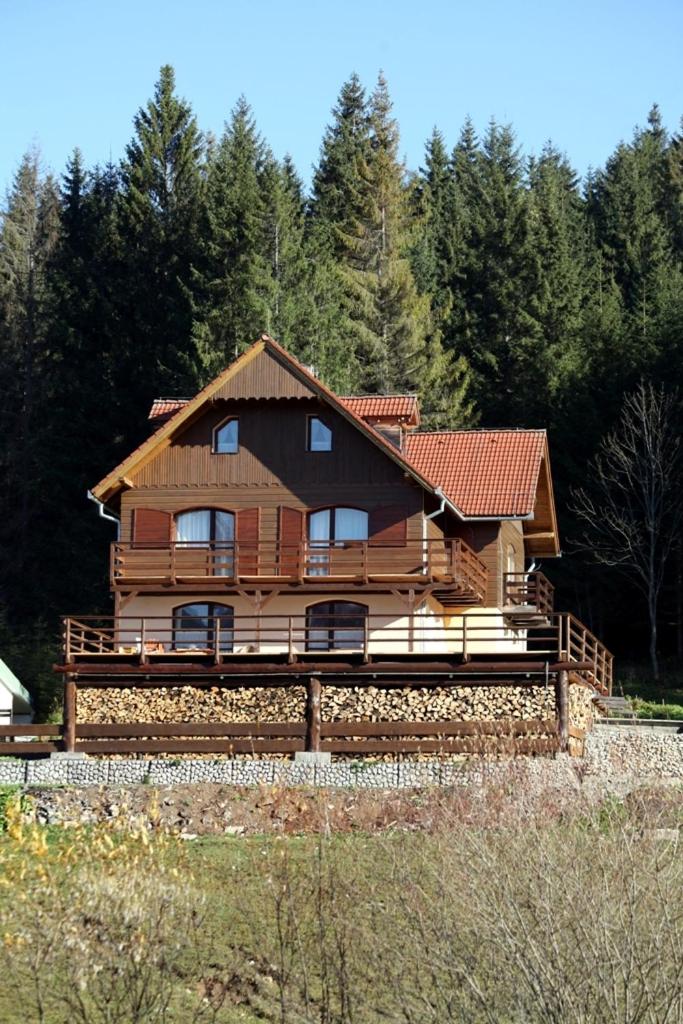 Penzión Ľadová - Housity
