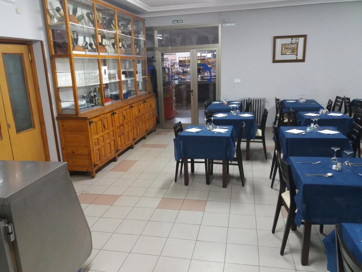 Hostal Residencia Delfin - Housity