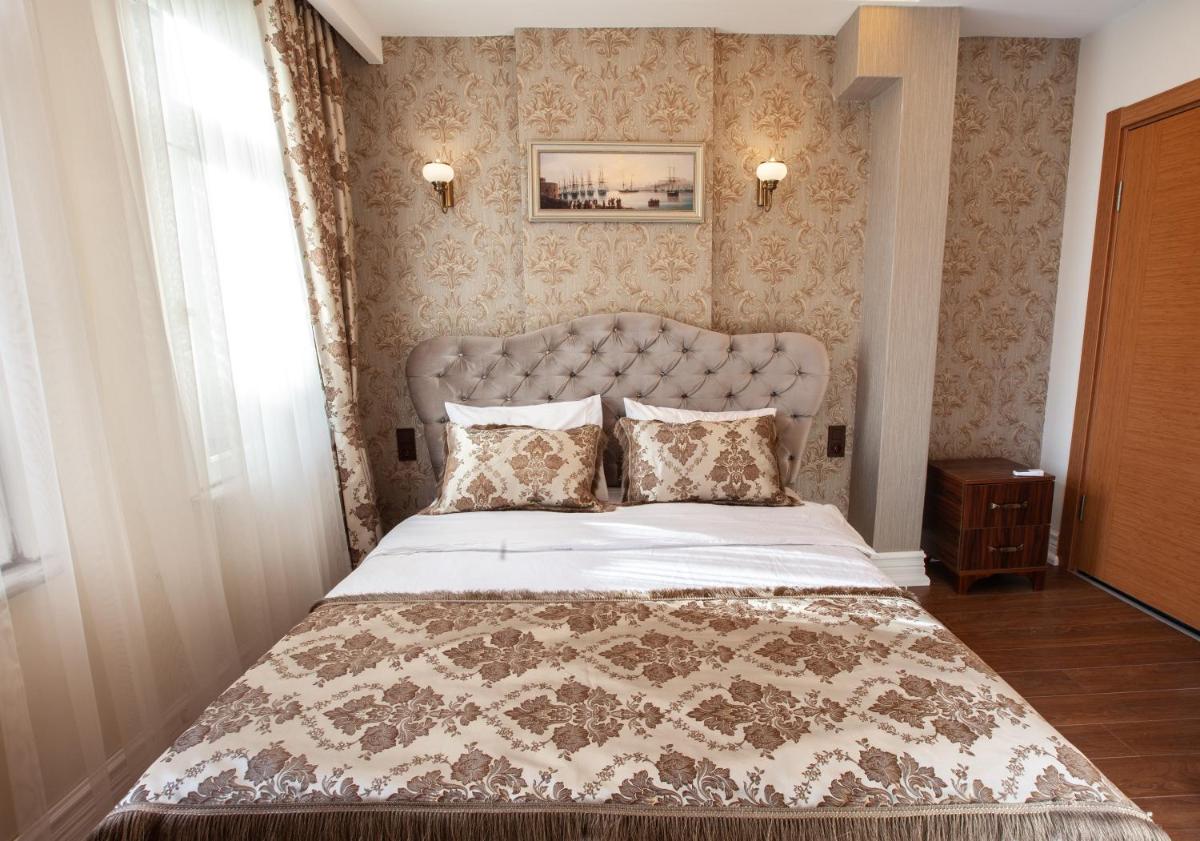 Rose Mansion by Otantik Suites - Housity