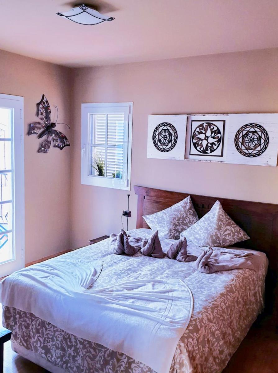 Bed & Breakfast Tenerife - Housity