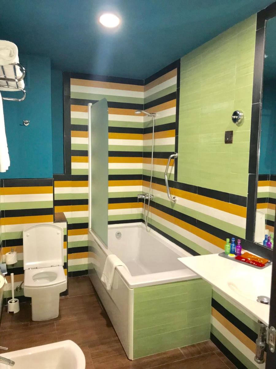 Un baño de Hotel Ritual Torremolinos- Adults Only